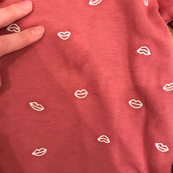 Catwalk Junkie Little Kisses Lips Pullover Sweater - Picture 5 of 7